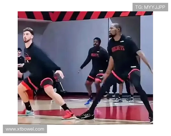 11月23日对阵雷霆的精彩回顾与赛后分析，球迷热议表现与战术调整